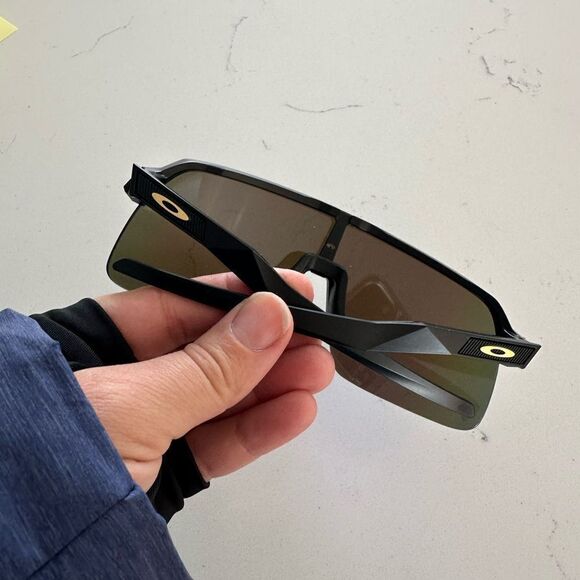 Sporty Blue Mirrored Sunglasses - Picture 7 of 9